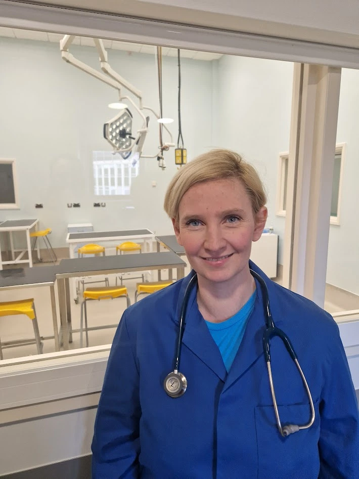 Dr. Zoe Raw
